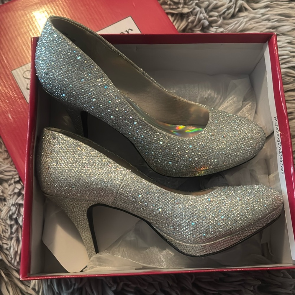 Silver Slipper high heels with box
